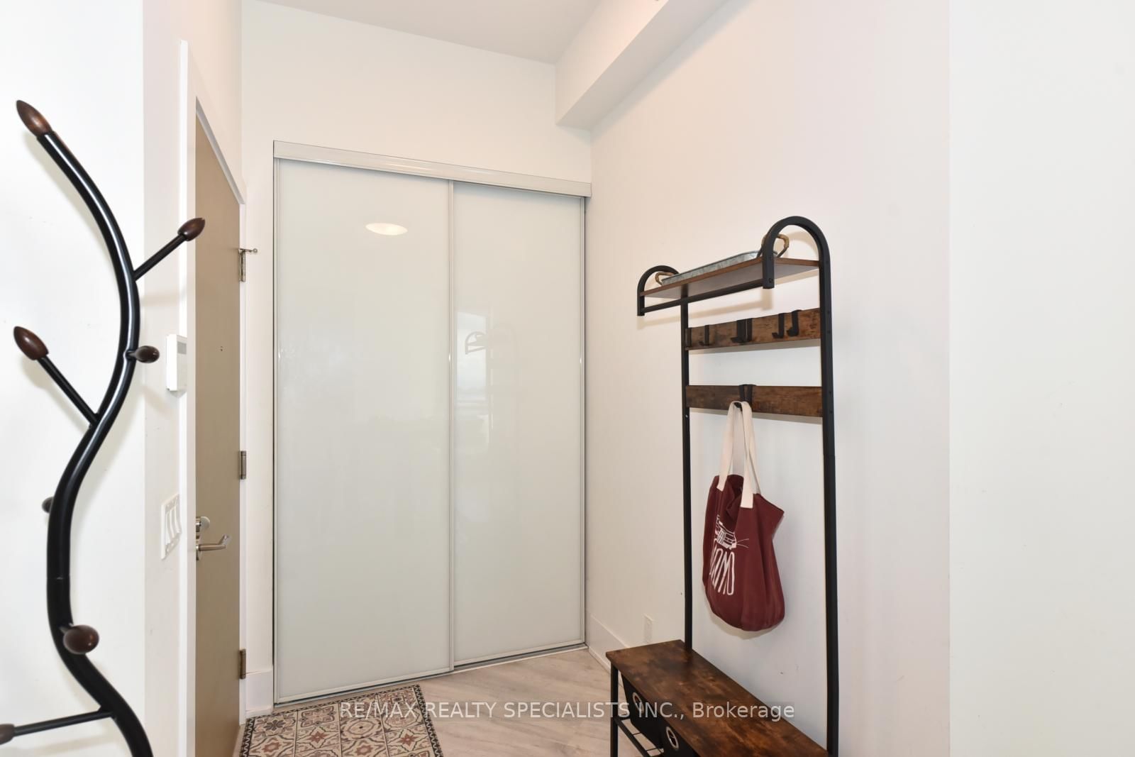 1 Edgewater Drive, Unit 911 - Photo 5