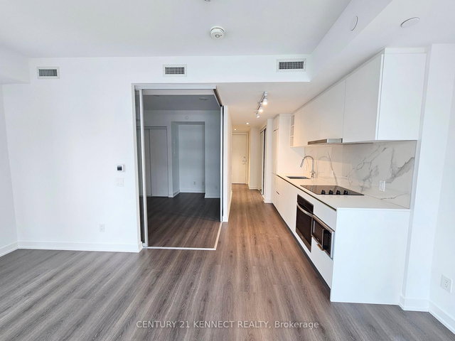 1106 - 8 Wellesley Street W
