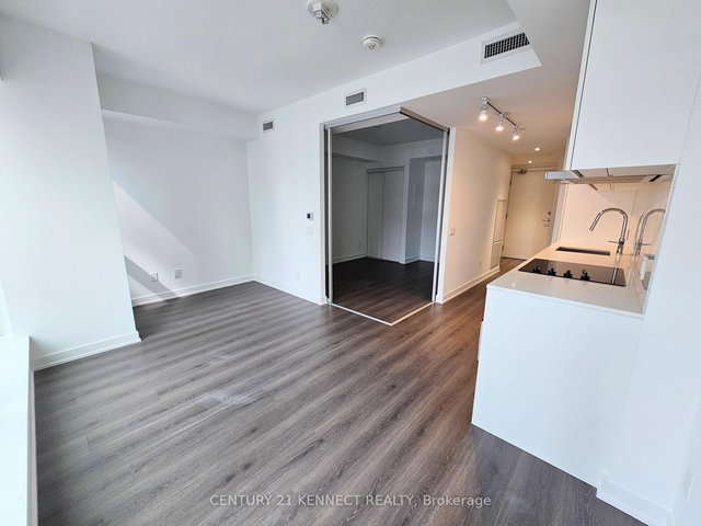 1106 - 8 Wellesley Street W
