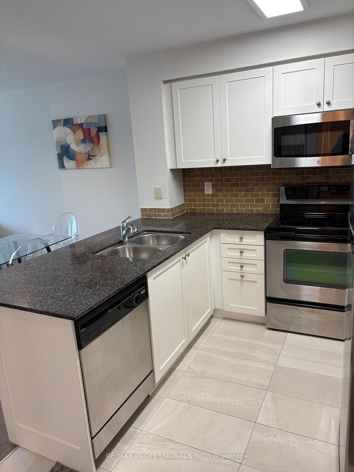 503 Beecroft Road, Unit 611 - Photo 3