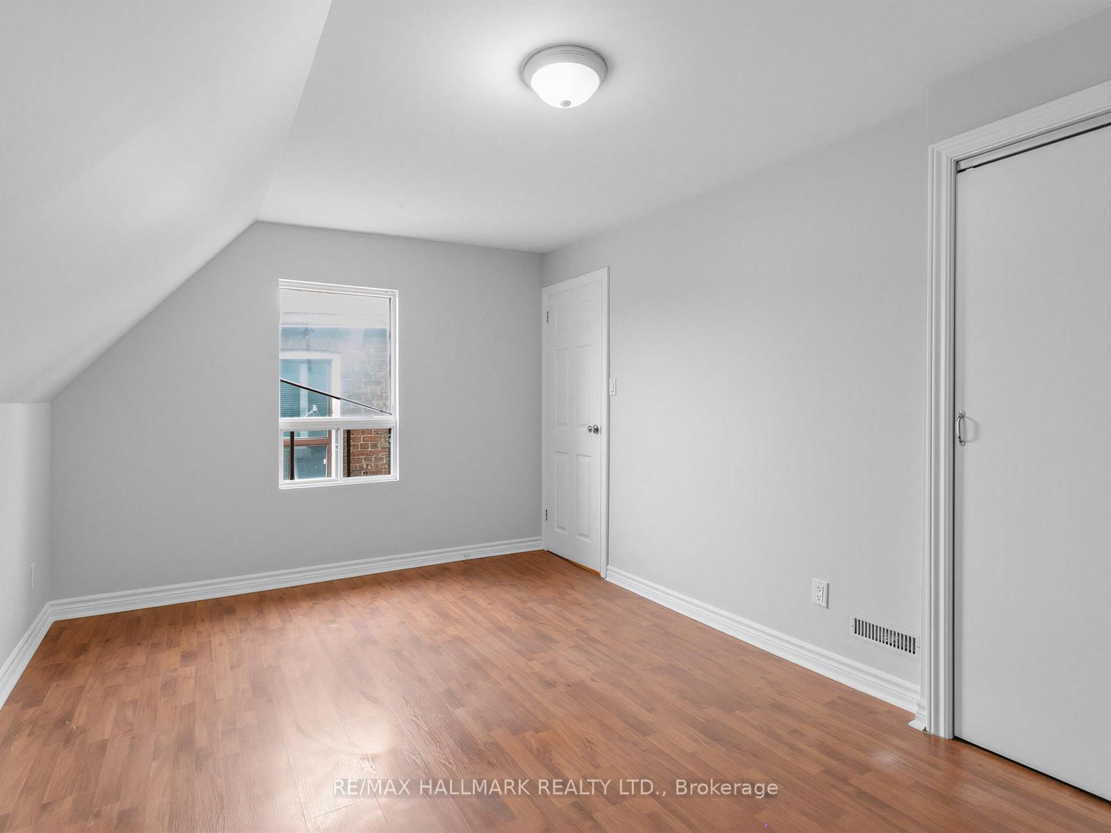 276 Grace Street - Photo 17