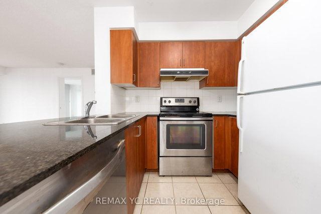 2410 - 5500 Yonge Street
