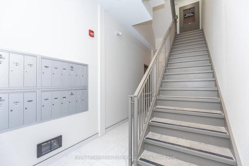 401 - 1000 Bathurst St, Toronto, M5R 3G7 | Image 3