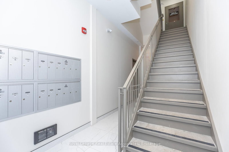 301 - 1000 Bathurst St, Toronto, M5R 3G7 | Image 3