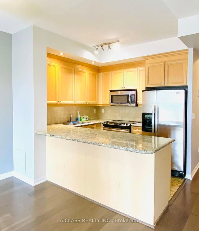 902 - 628 Fleet Street