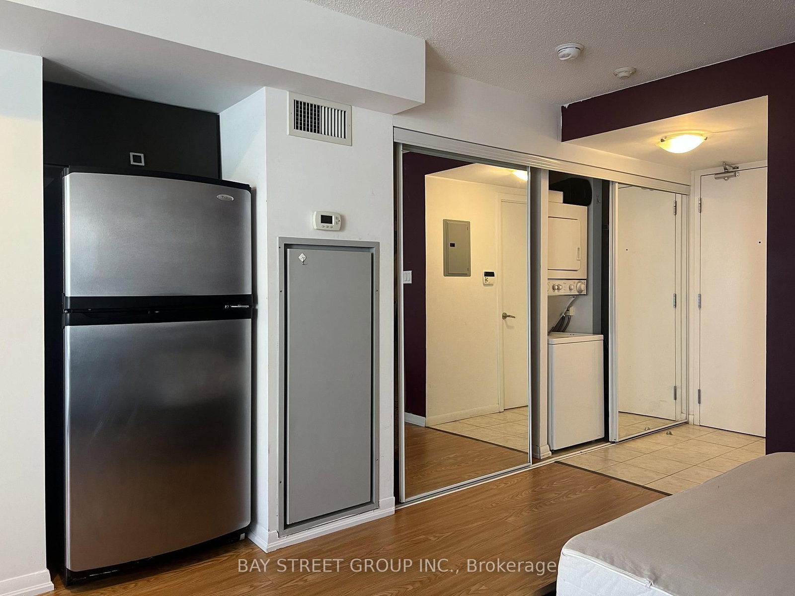 37 Grosvenor Street, Unit 605 - Photo 11