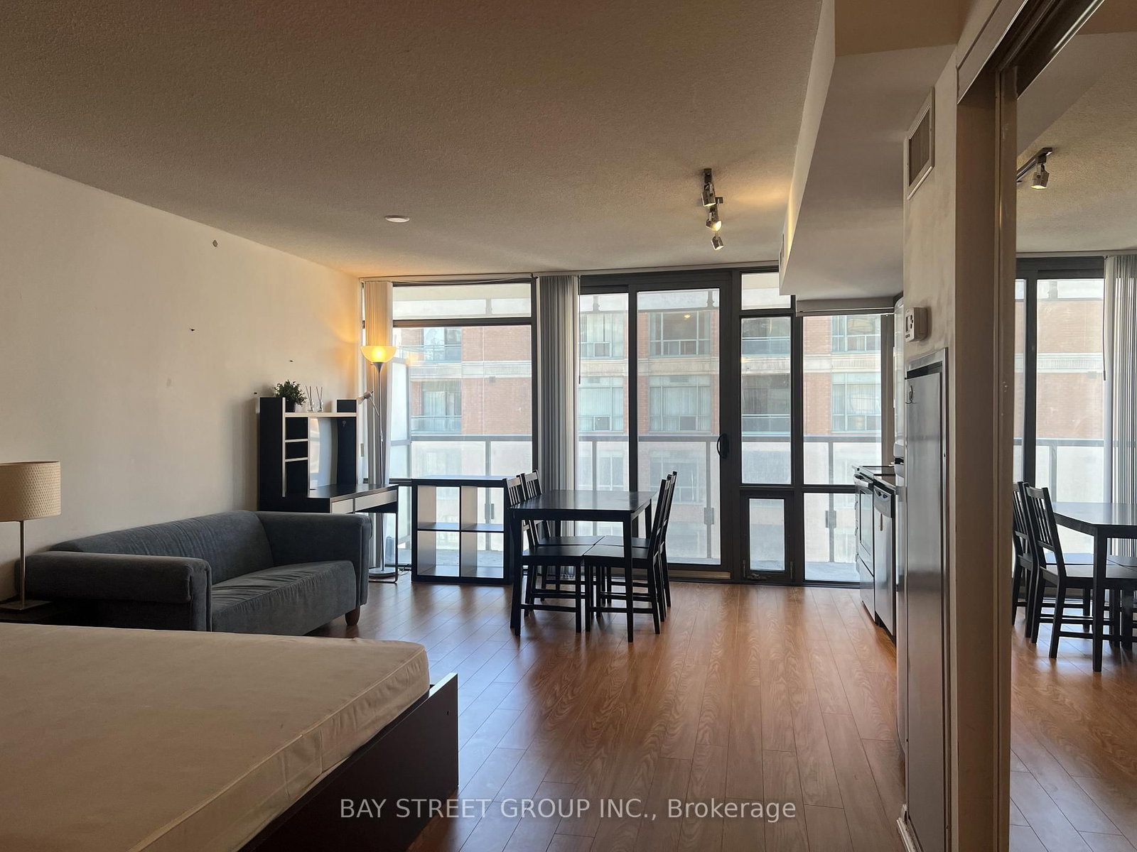 37 Grosvenor Street, Unit 605 - Photo 5