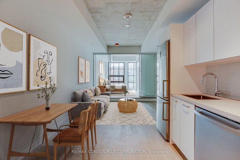 home for lease on 411-608 Richmond Street W