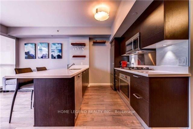 2105 - 375 King Street W