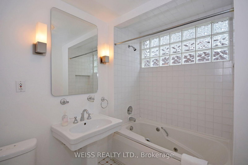 34 Edmund Ave, Toronto, M4V 1H3 | Image 3