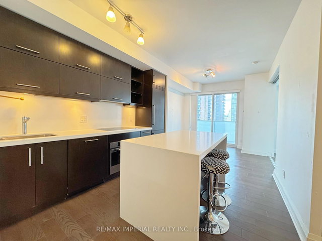 909 - 1080 Bay Street
