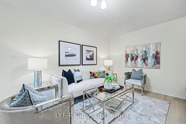 802 - 18 Spring Garden Avenue