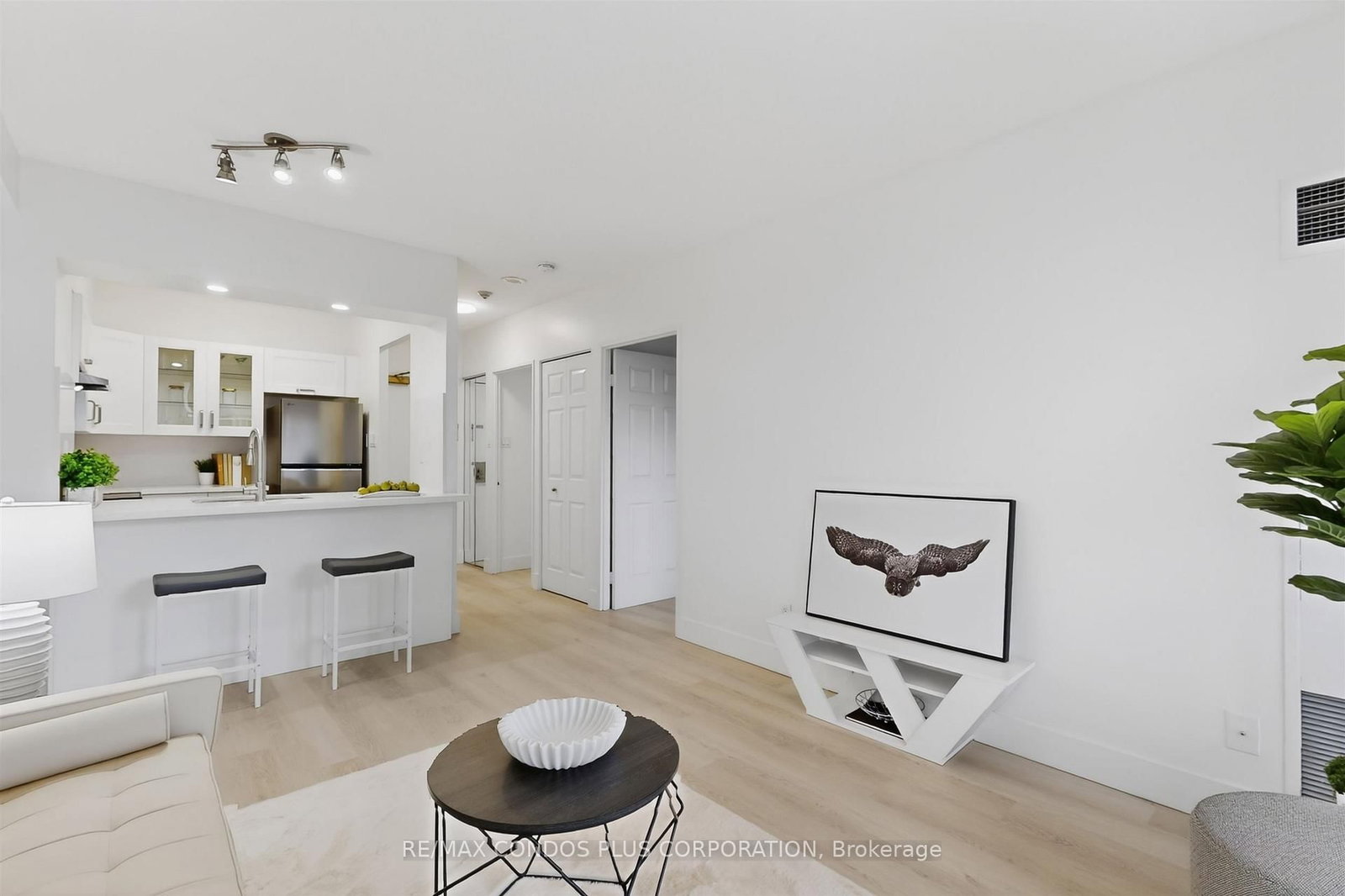 736 Bay Street, Unit 1601 - Photo 8