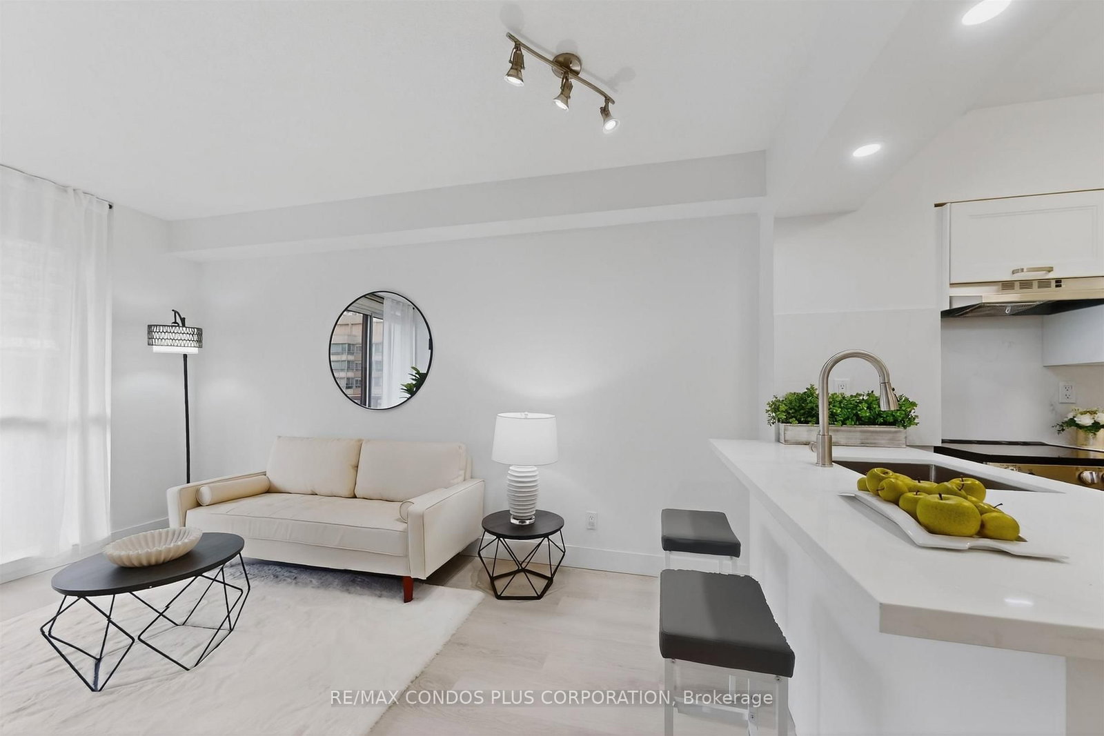736 Bay Street, Unit 1601 - Photo 9