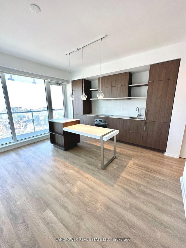 3303 - 197 Yonge Street