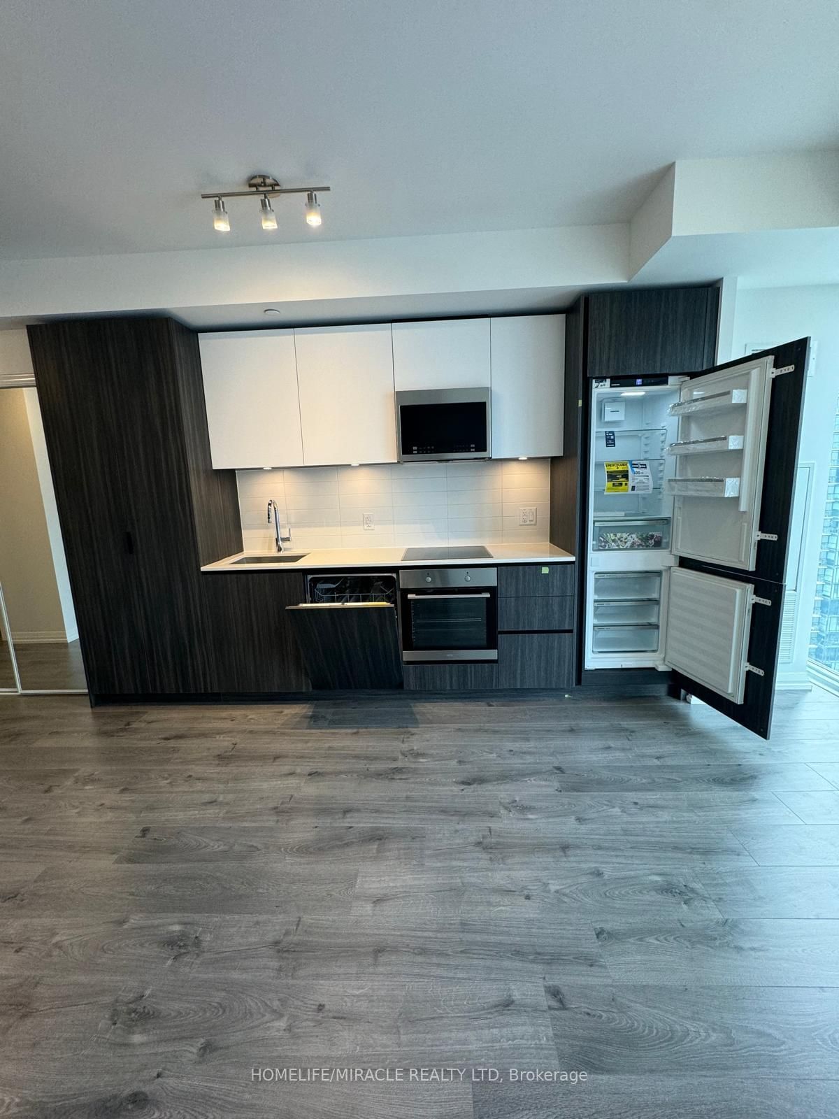 8 Widmer Street, Unit 3508 - Photo 13