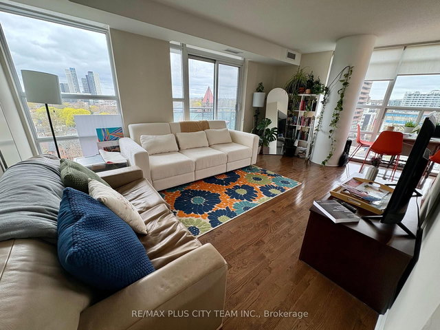 905 - 736 Spadina Avenue