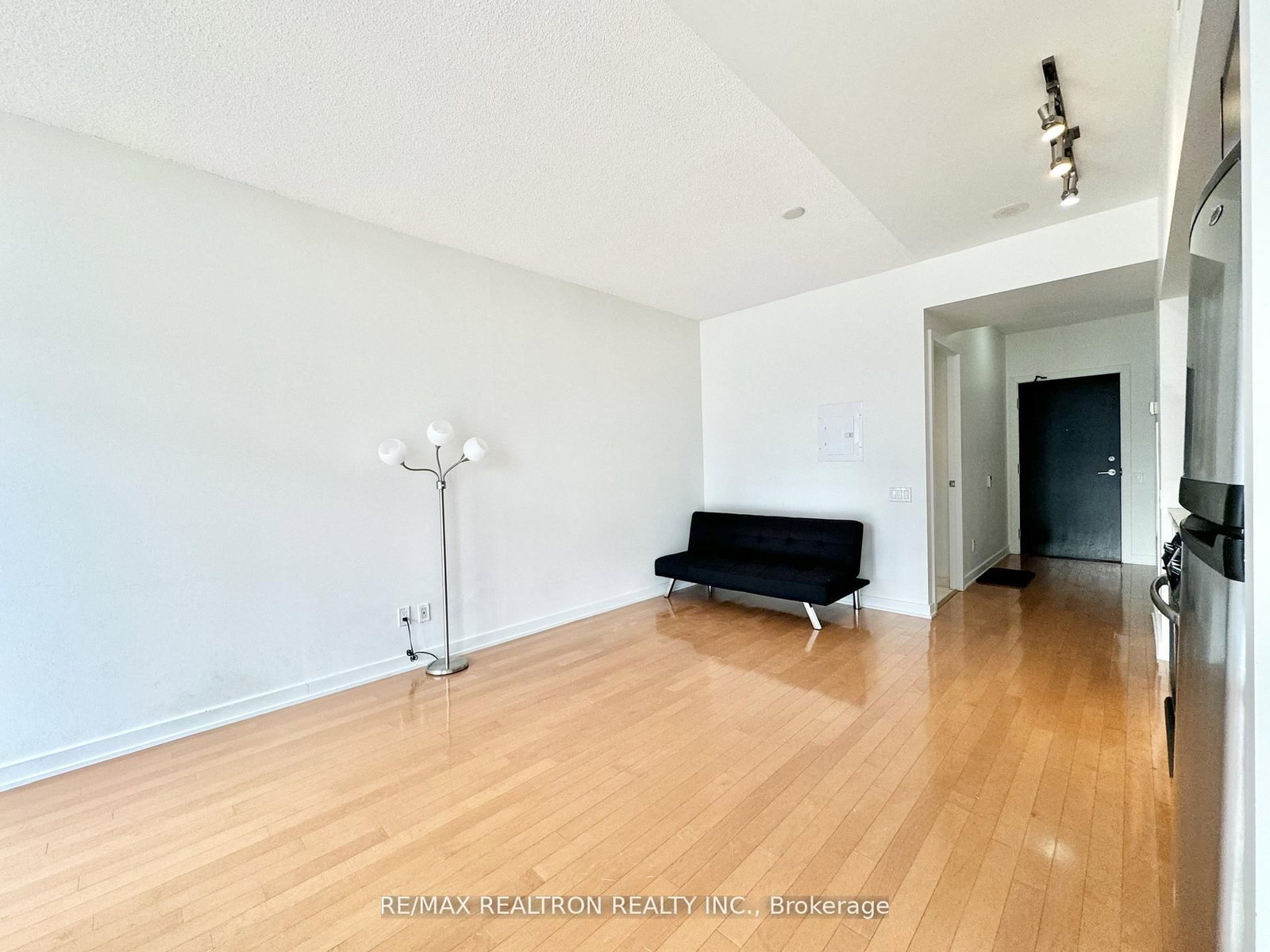 33 Charles Street E, Unit 1404 - Photo 4