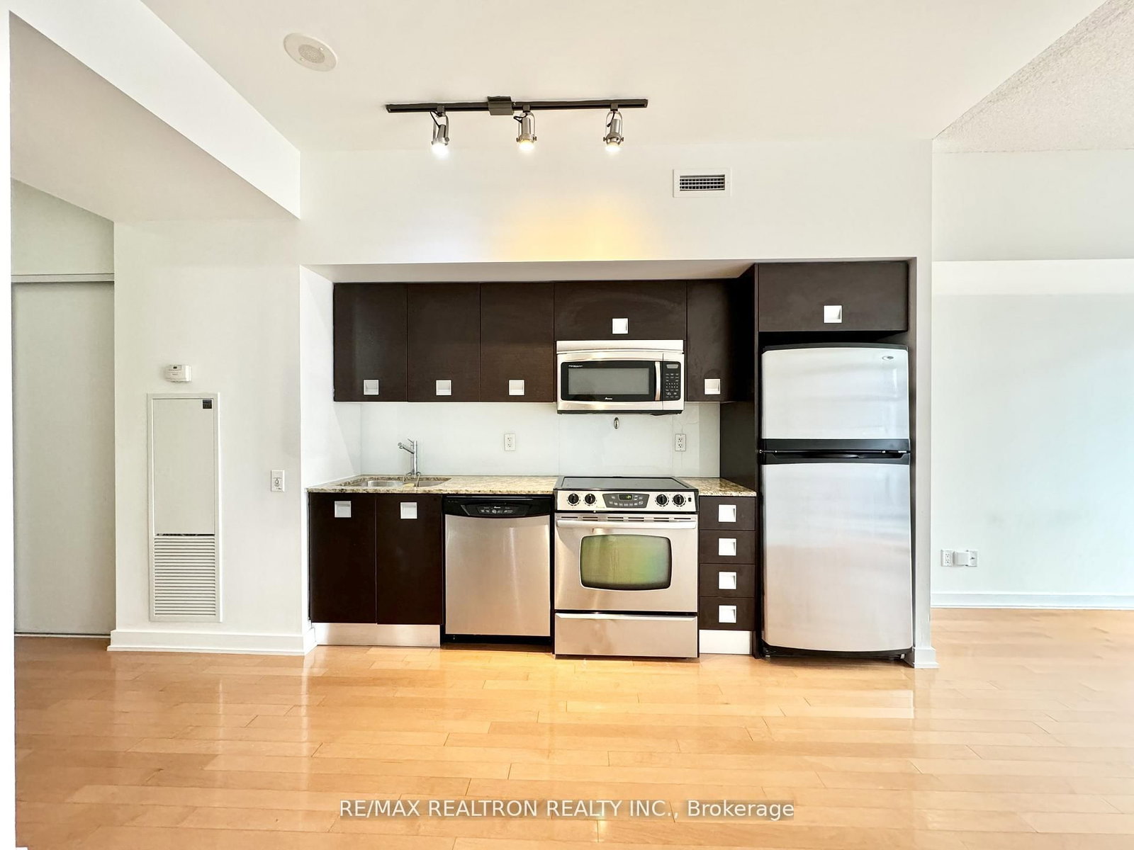 33 Charles Street E, Unit 1404 - Photo 9