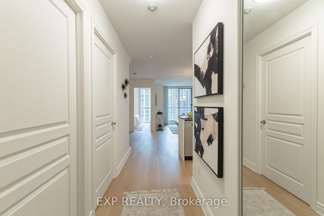 1603 - 801 Bay Street