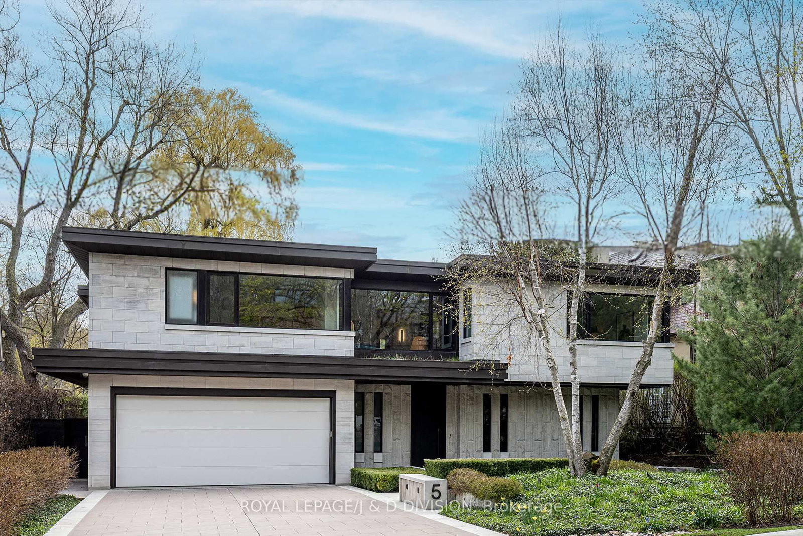 Property at 5 Brookfield