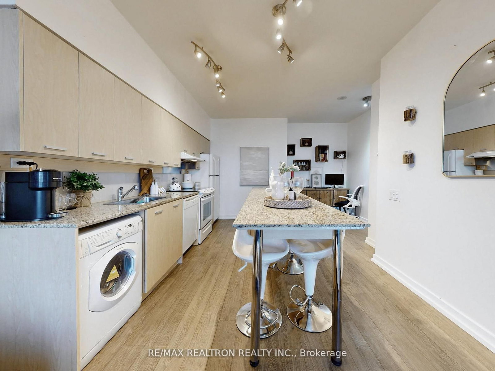 29 Singer Court, Unit Ph07 - Photo 10