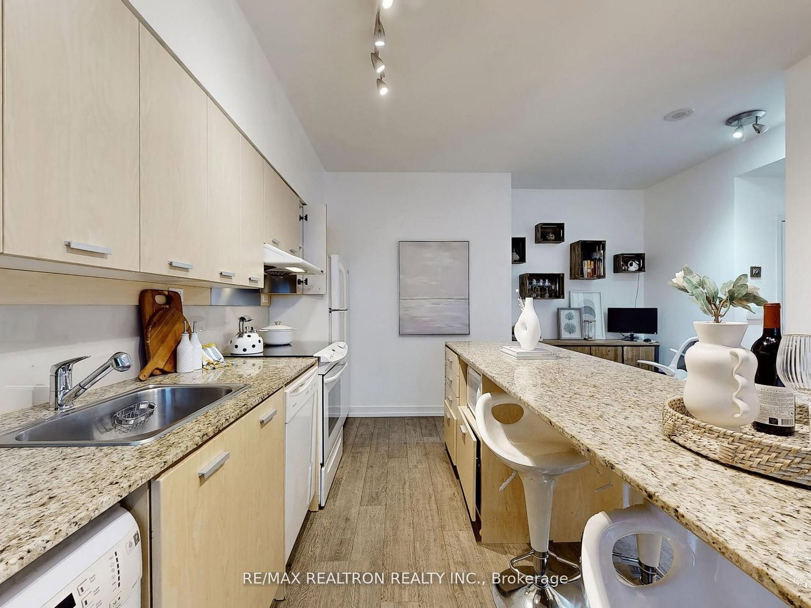 29 Singer Court, Unit Ph07 - Photo 14