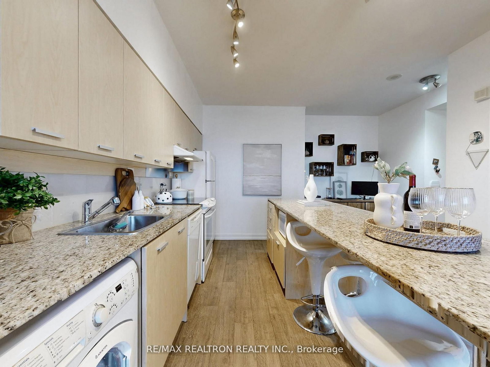 29 Singer Court, Unit Ph07 - Photo 15