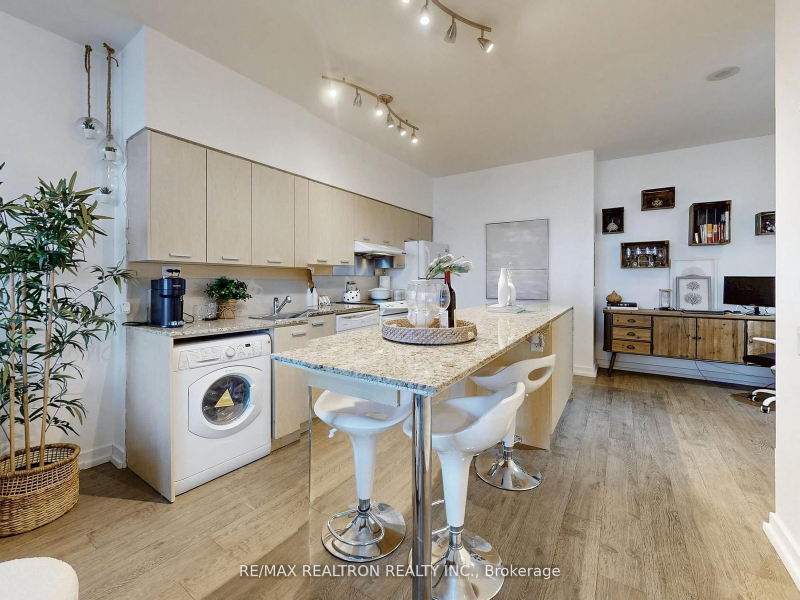 29 Singer Court, Unit Ph07 - Photo 9