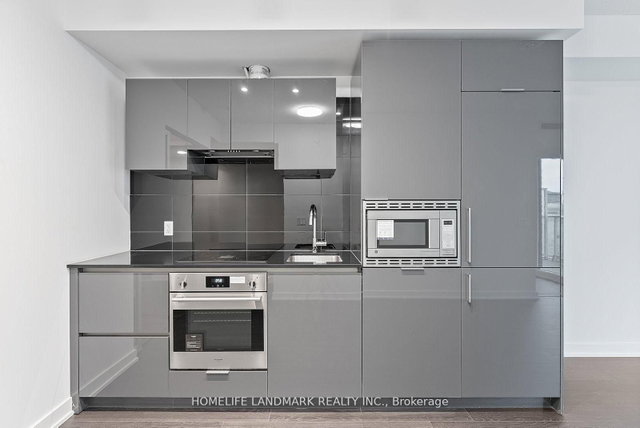 1129 - 230 Simcoe Street