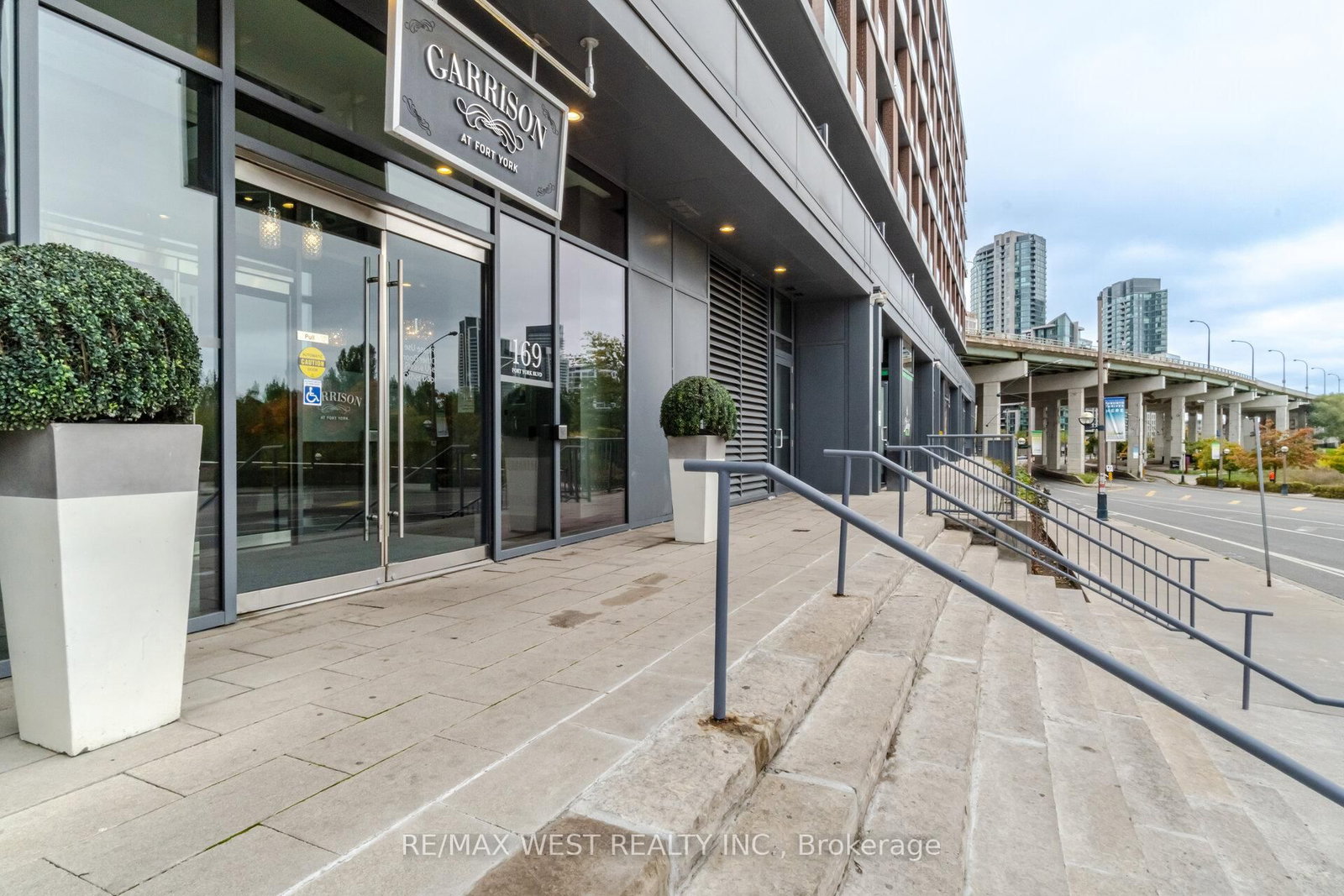 169 Fort York Boulevard, Unit 715 - Photo 2