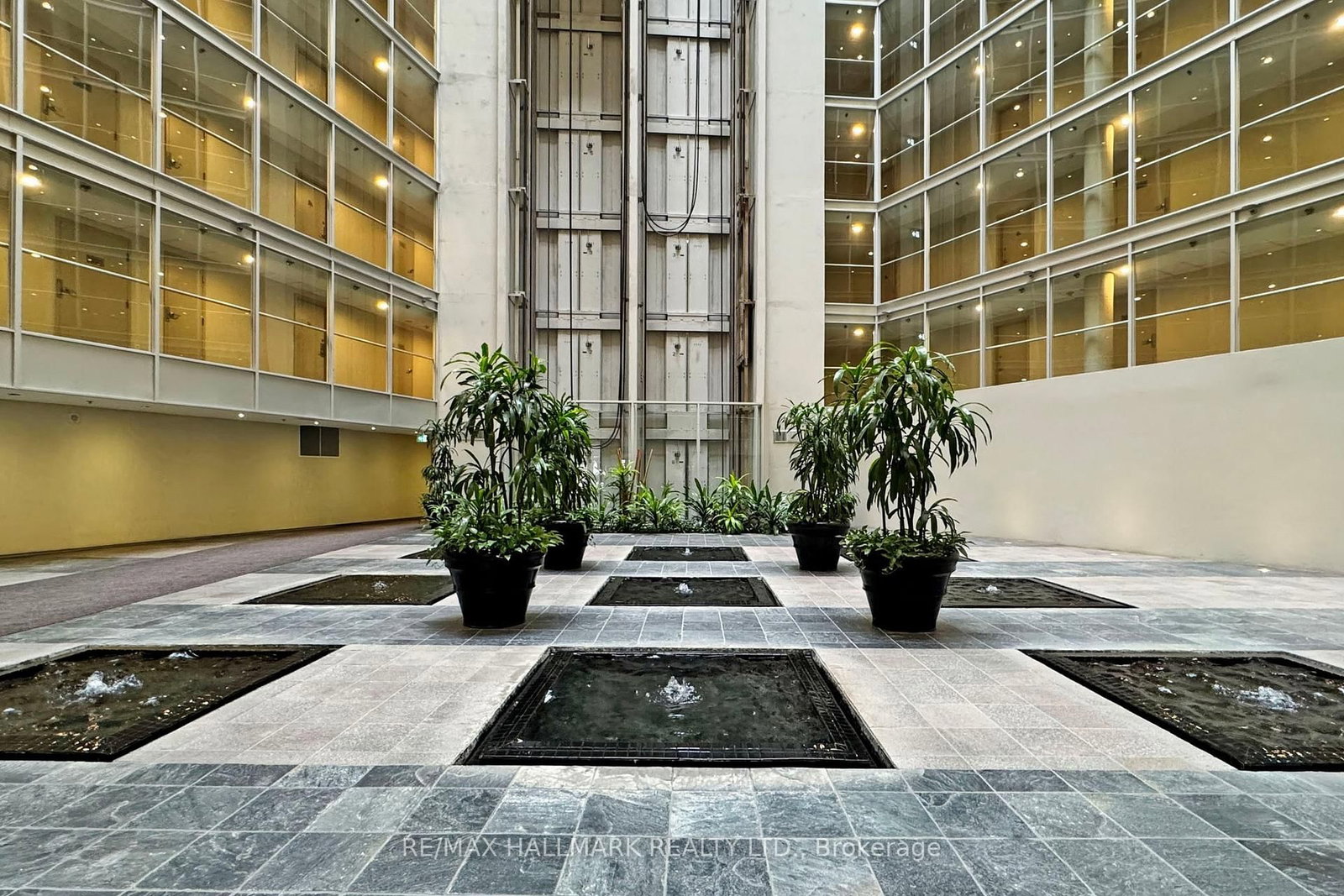650 Queens Quay W, Unit 1121 - Photo 27