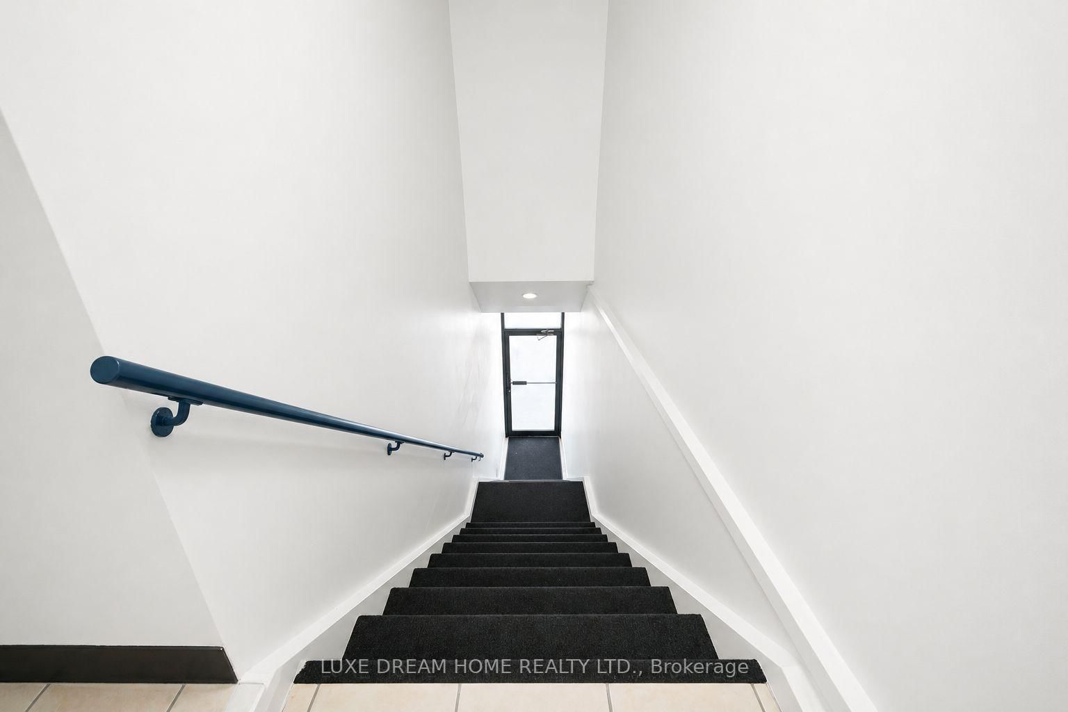 844 Dundas Street W - Photo 8