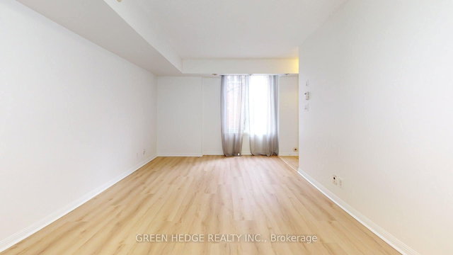 320 - 26 Douro Street