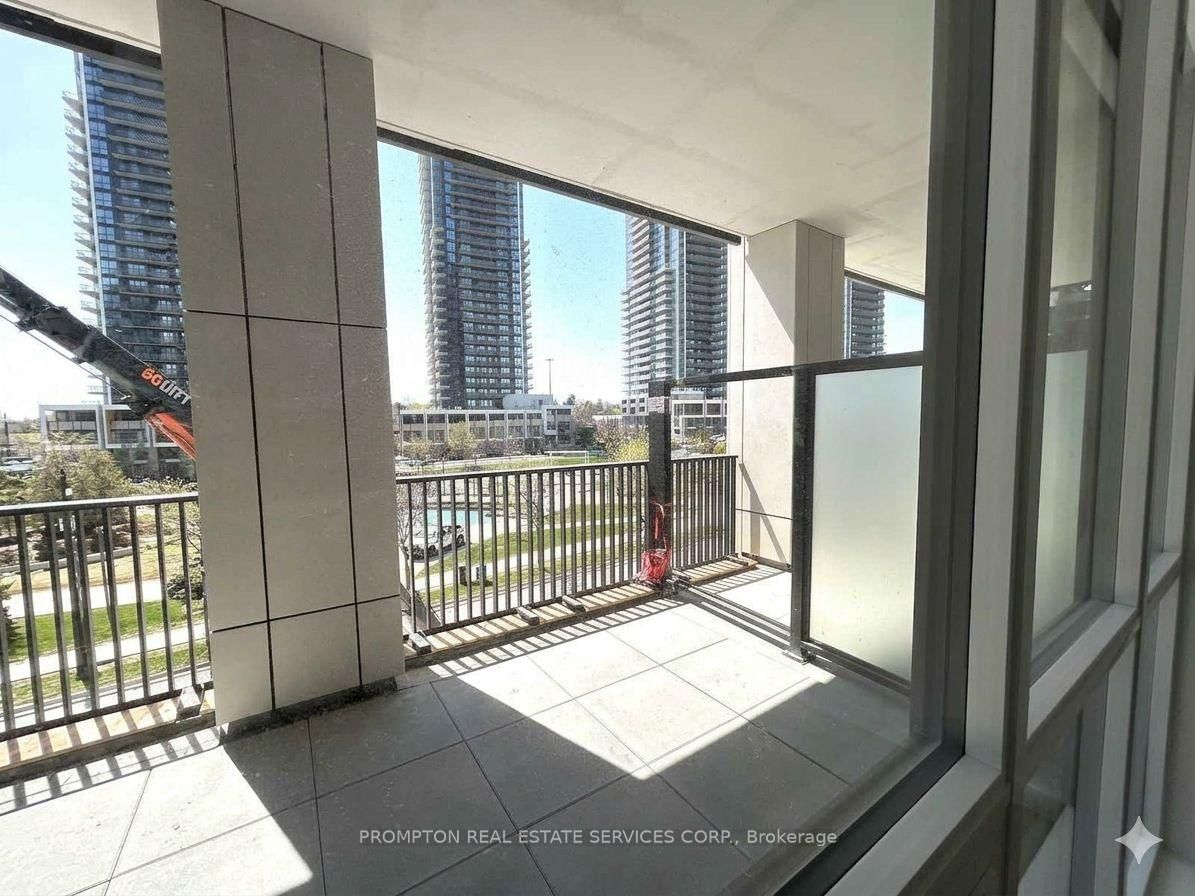 68 Esther Shiner Boulevard, Unit 208