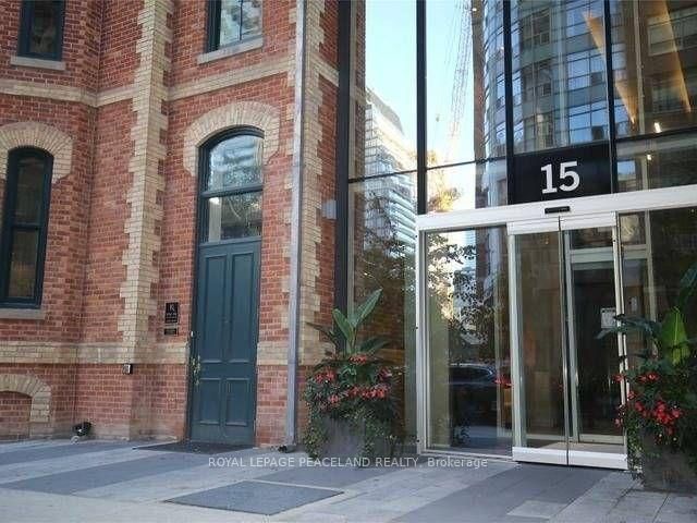 808 - 15 Grenville Street