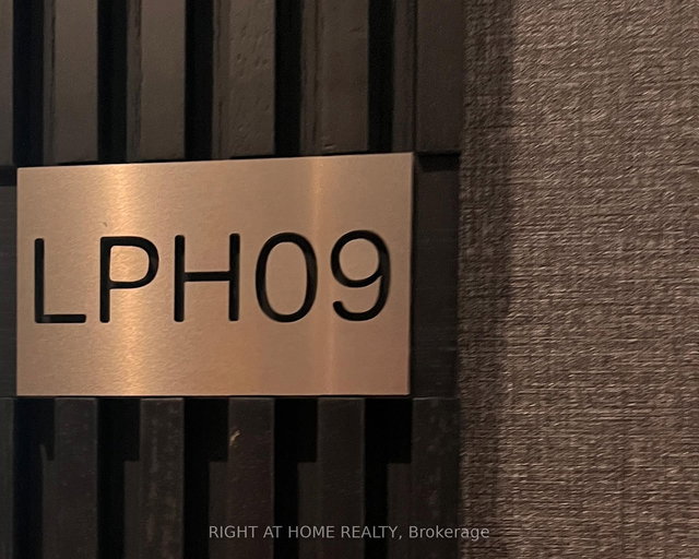 LPH09 - 110 Broadway Avenue