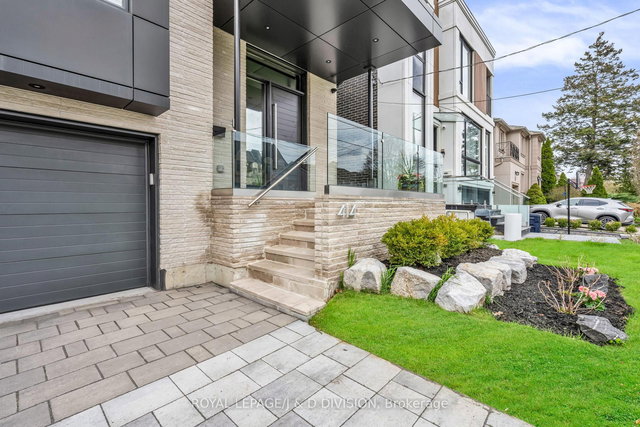 414 Glengarry Avenue