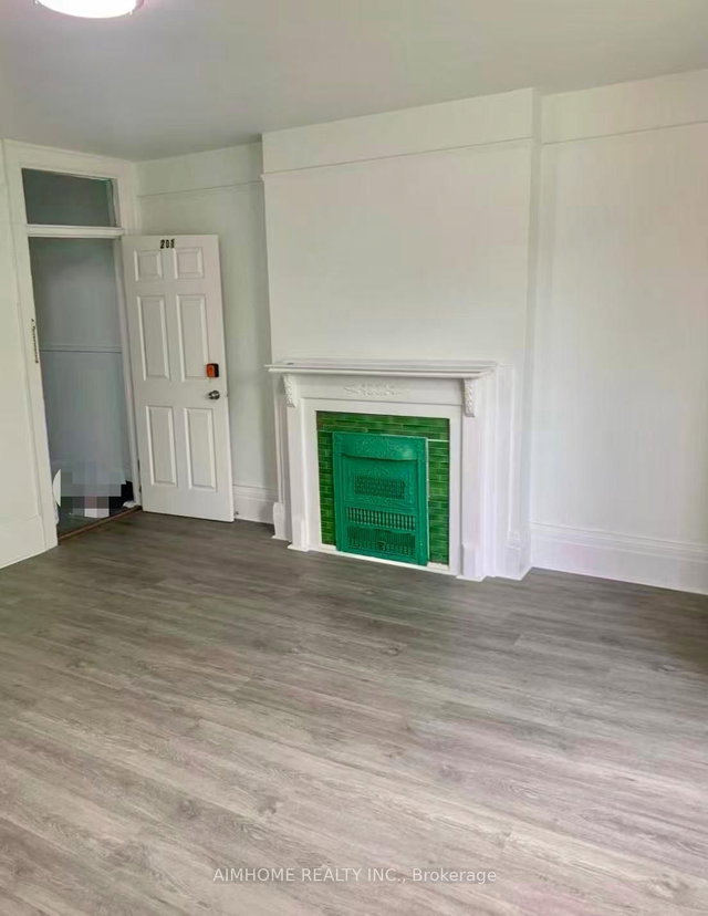 625 Bathurst Street