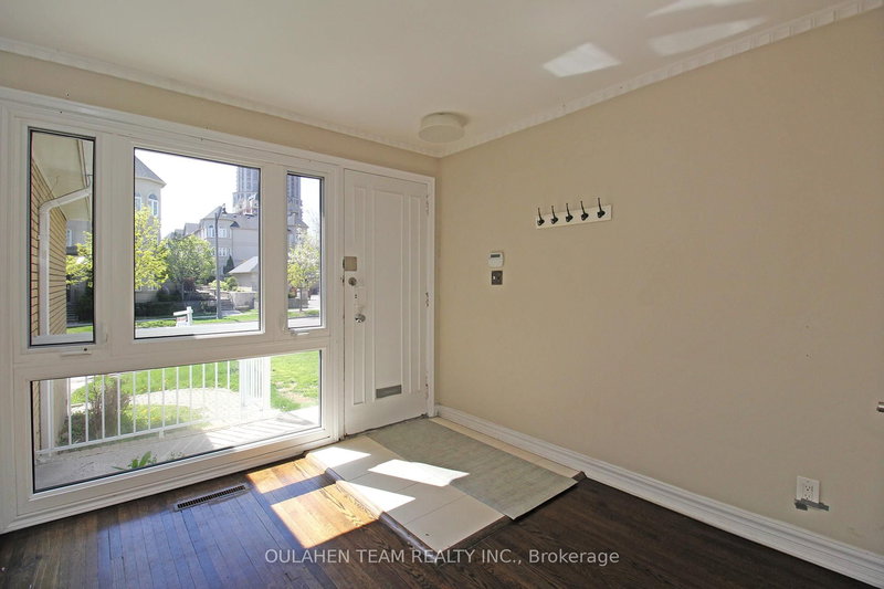 58 Avondale Ave, Toronto, M2N 2T9 | Image 2