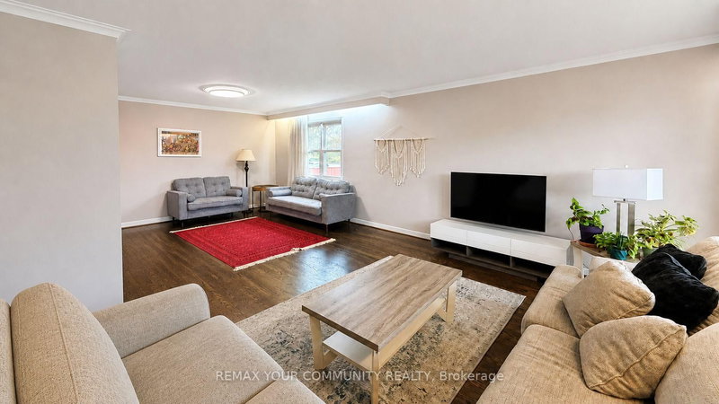 Main - 7 Digby Crt, Toronto, M2R 2X5 | Image 3