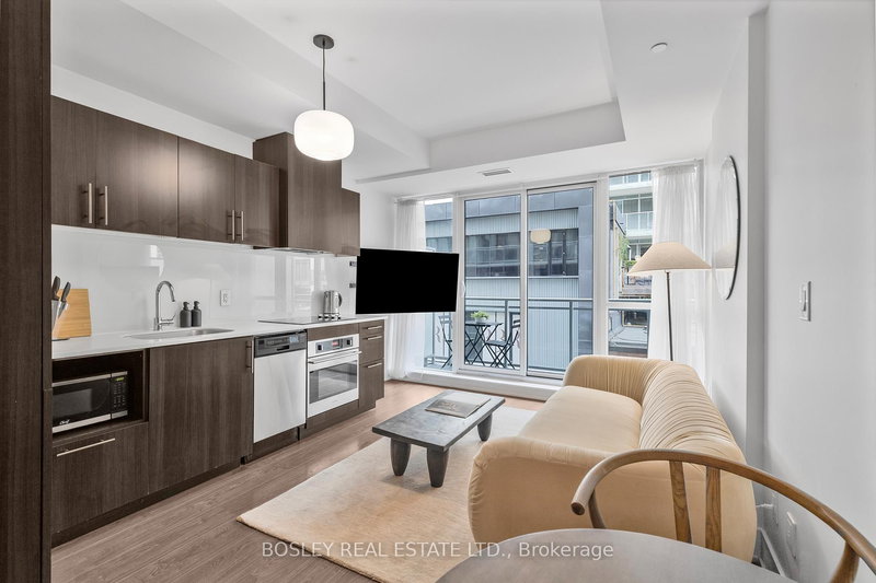 home for lease on 307-508 Wellington Street W