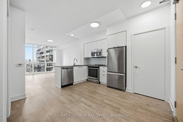 1501 - 30 Roehampton Avenue
