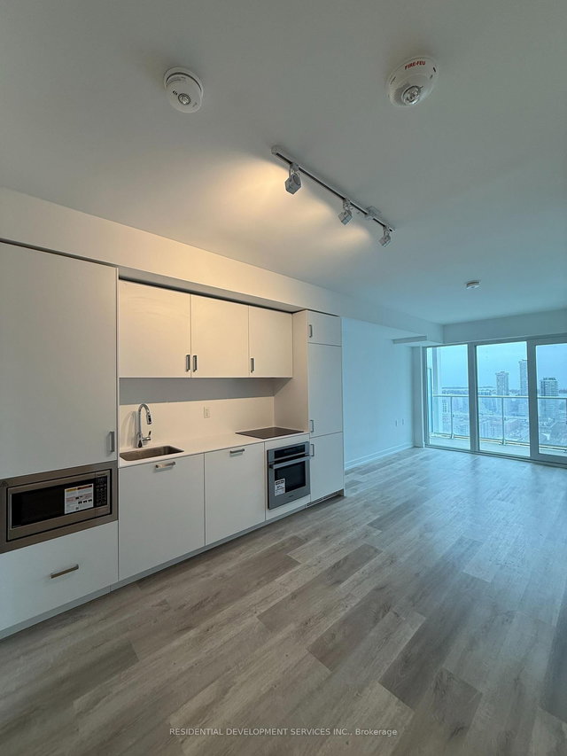 3507 - 88 Queen Street