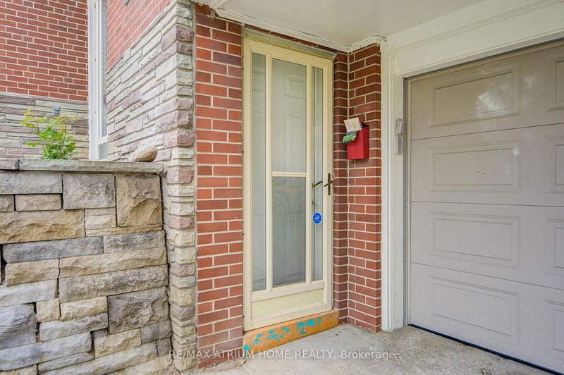 145 Fenn Ave, Toronto, M2P 1X8 | Image 3