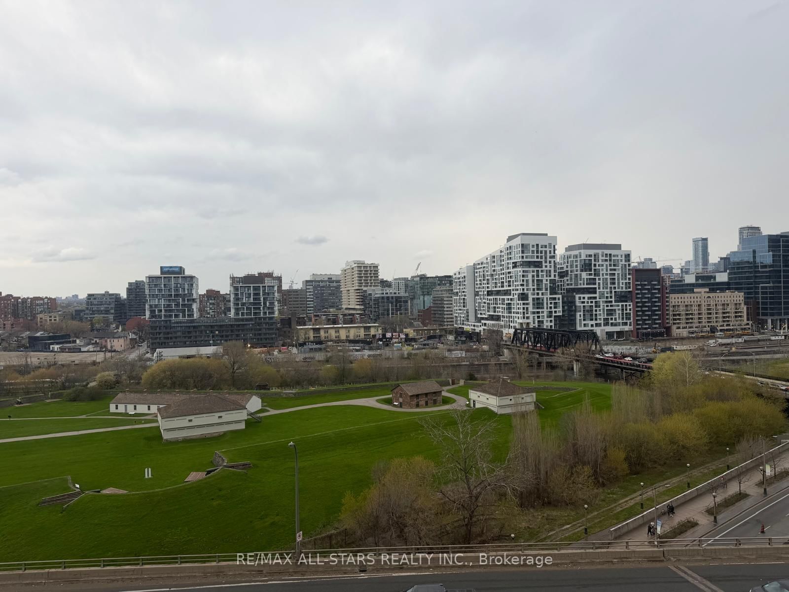 50 Bruyeres Mews, Unit 1503 - Photo 8