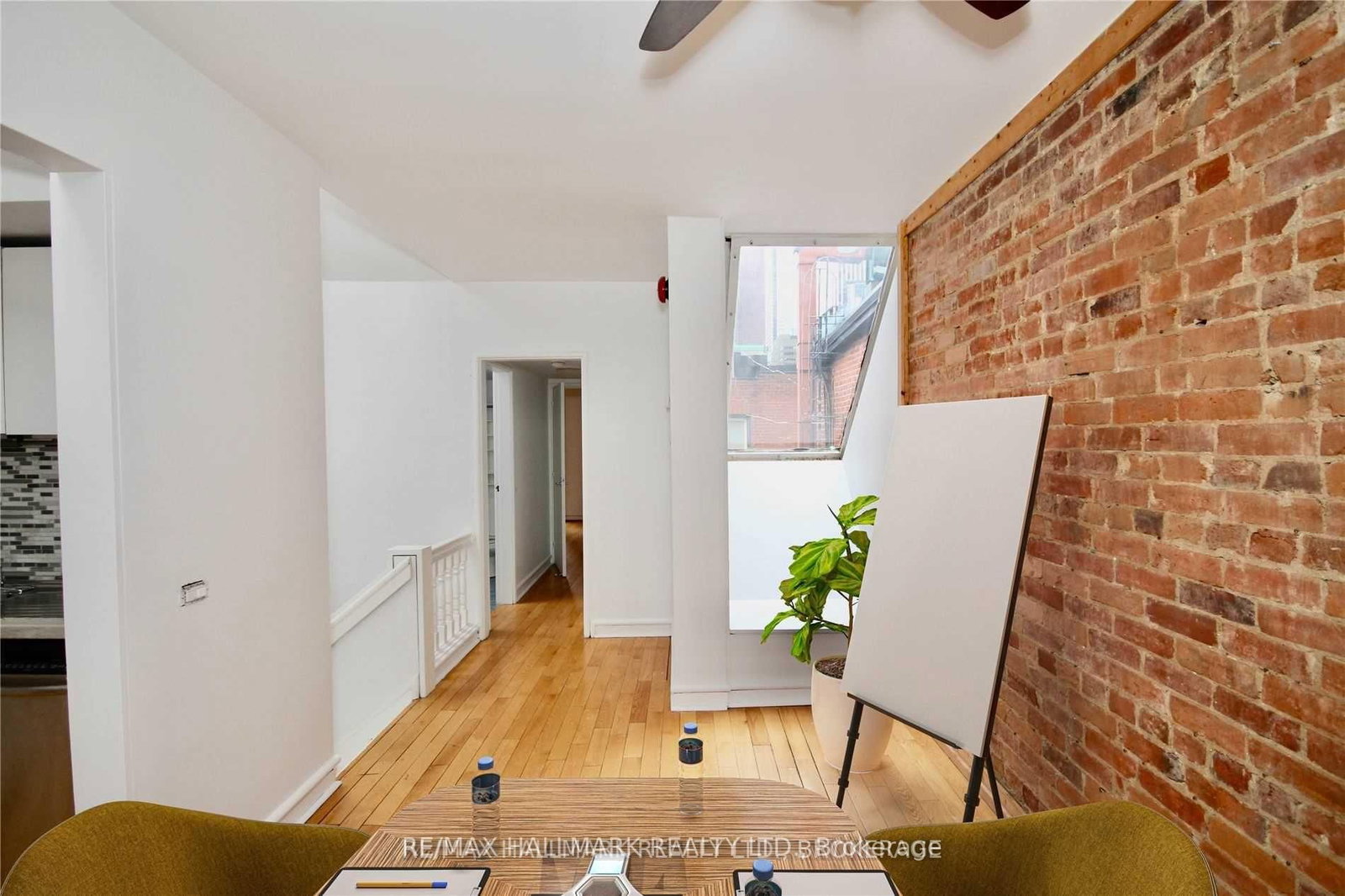 270 Adelaide Street W, Unit 302 - Photo 4