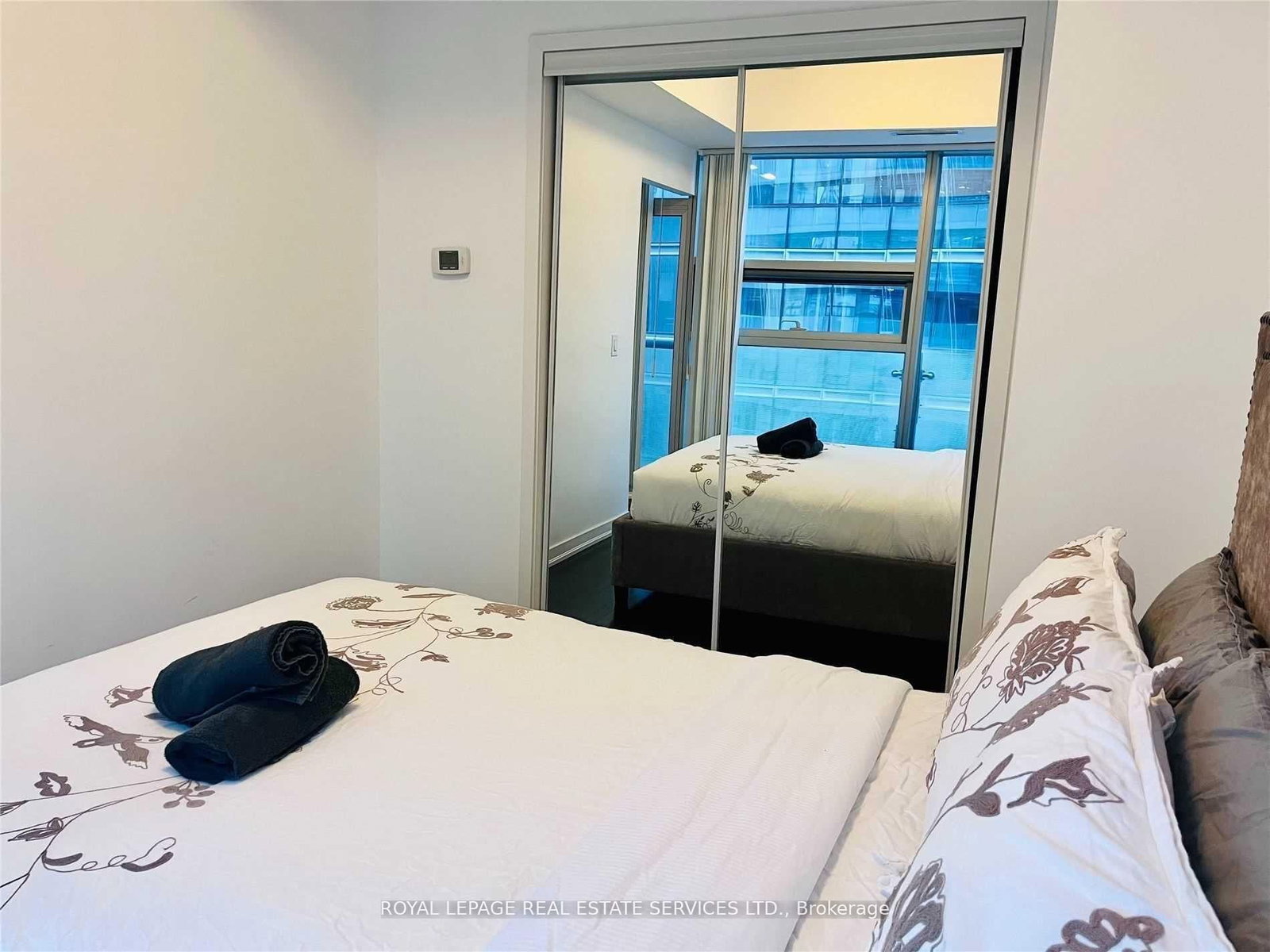 14 York Street E, Unit 1909 - Photo 12