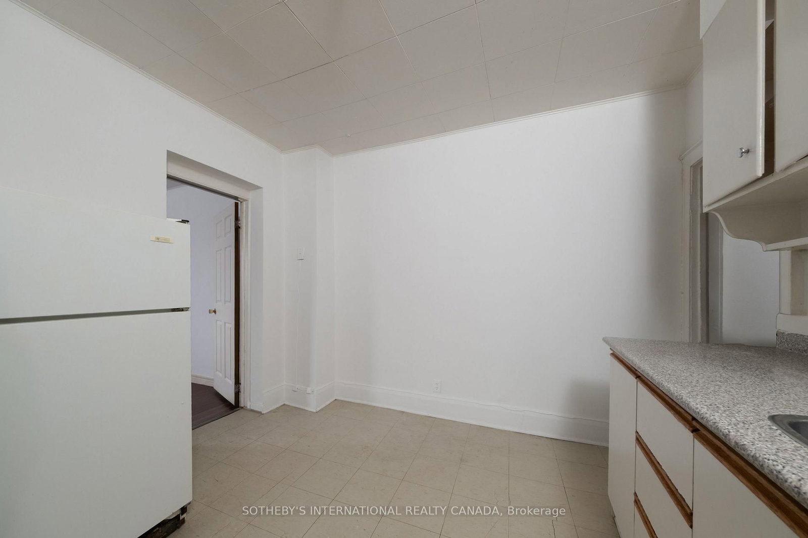 641 St Clair Avenue W - Photo 17
