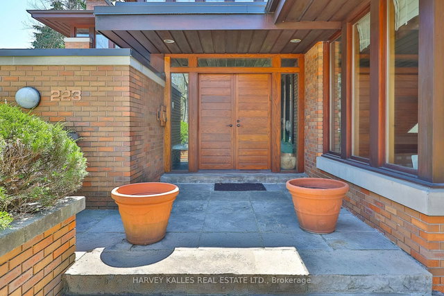 223 Hillhurst Boulevard